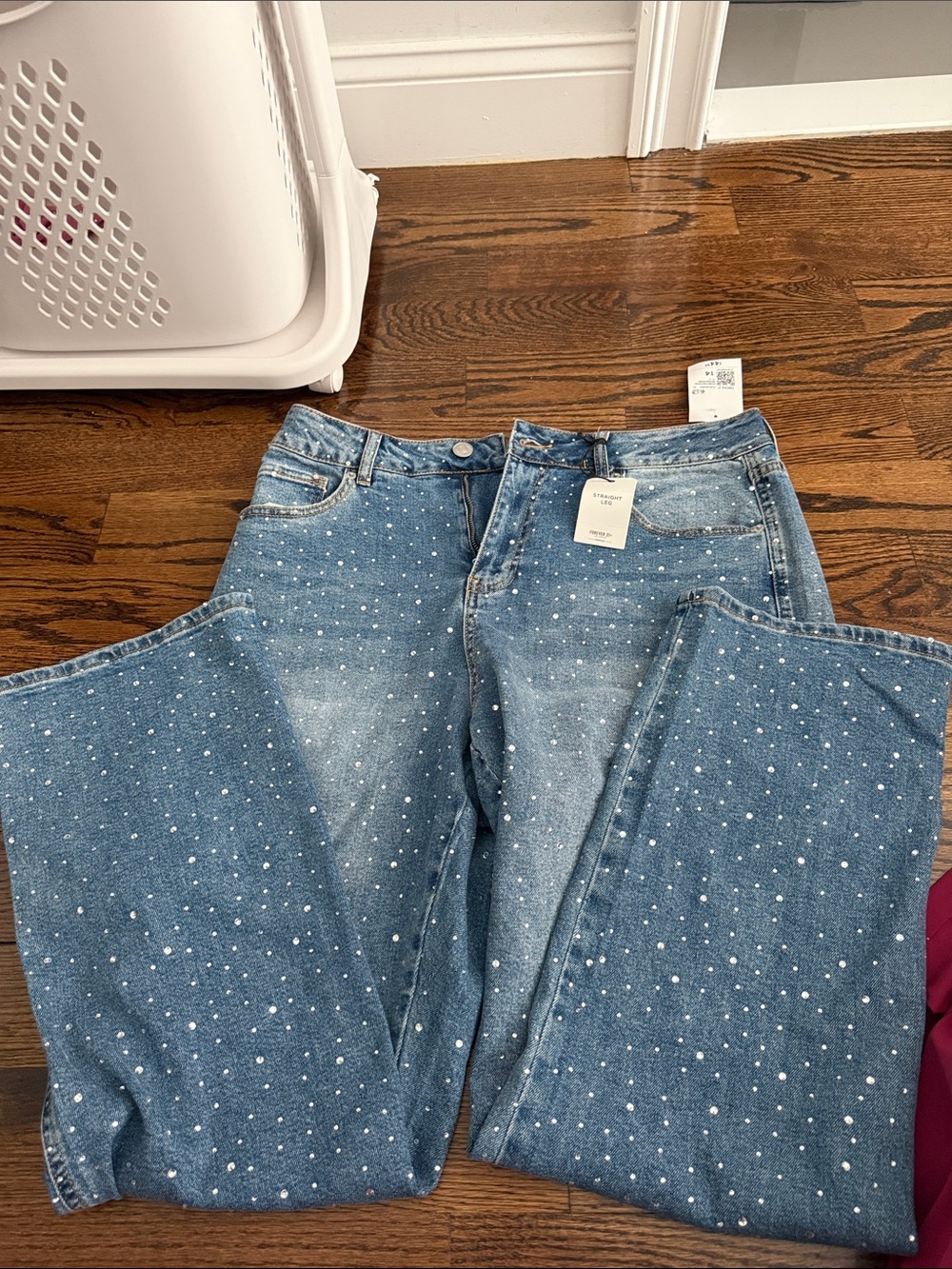 NWT gemstone bedazzled High-Waist straight leg Jeans
